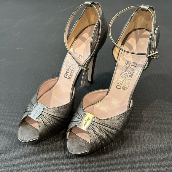 Ferragamo high heels. 9.5. Grey/silver. Great shape. Worn once. - Picture 2 of 3